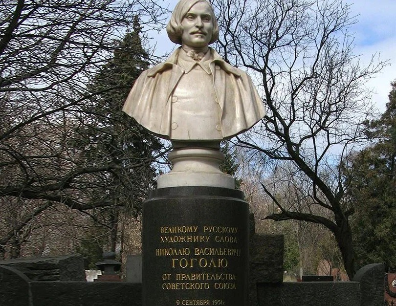 Памятник Гоголю